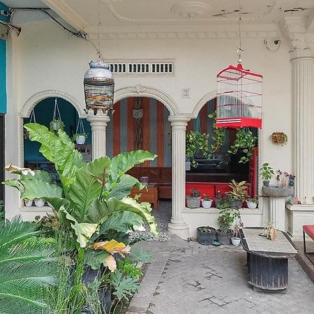 Icha Homestay Near Terminal Purabaya Мадиун Екстериор снимка