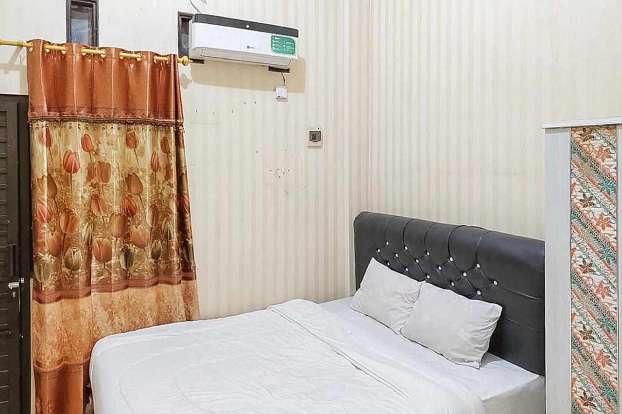 Icha Homestay Near Terminal Purabaya Мадиун Екстериор снимка