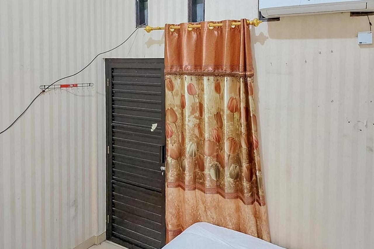 Icha Homestay Near Terminal Purabaya Мадиун Екстериор снимка