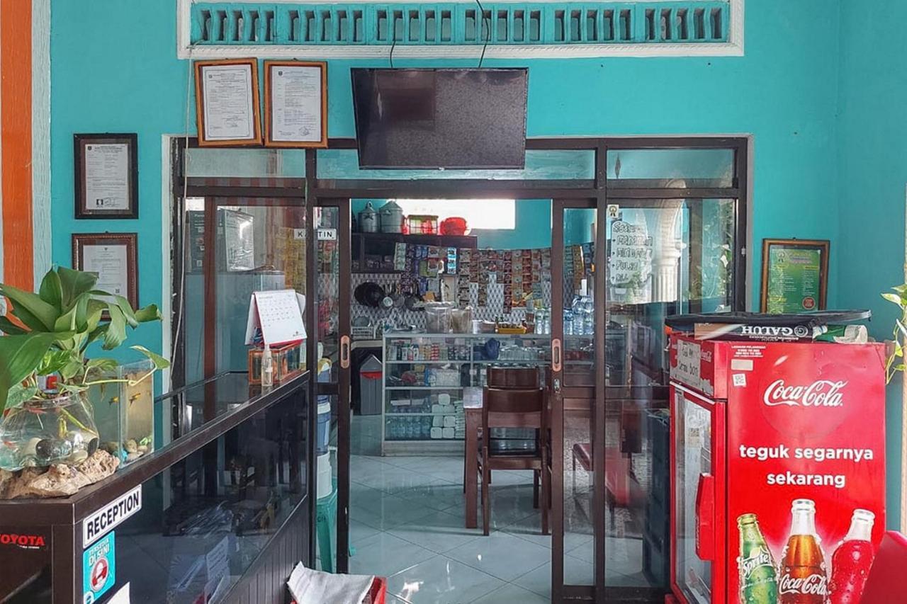 Icha Homestay Near Terminal Purabaya Мадиун Екстериор снимка