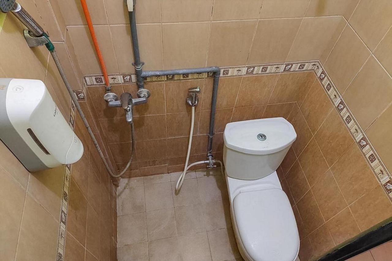 Icha Homestay Near Terminal Purabaya Мадиун Екстериор снимка