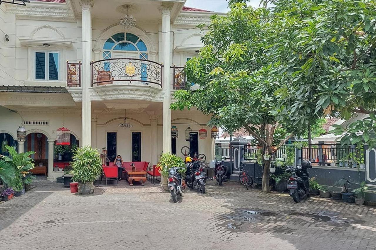 Icha Homestay Near Terminal Purabaya Мадиун Екстериор снимка