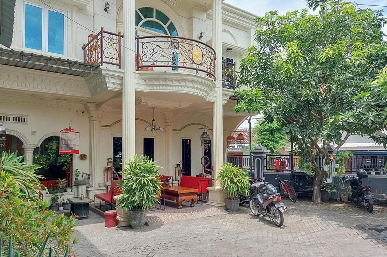 Icha Homestay Near Terminal Purabaya Мадиун Екстериор снимка
